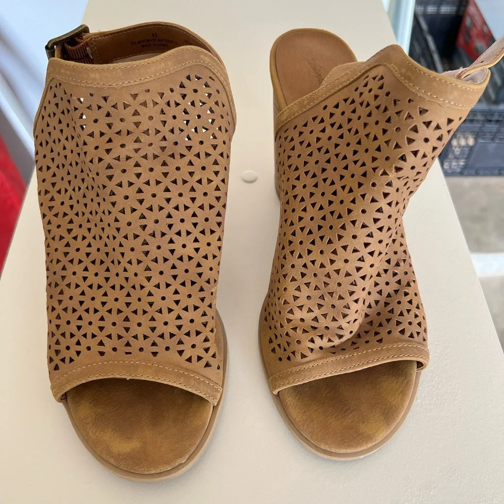 Universal Thread Heals - Picture 6 of 6